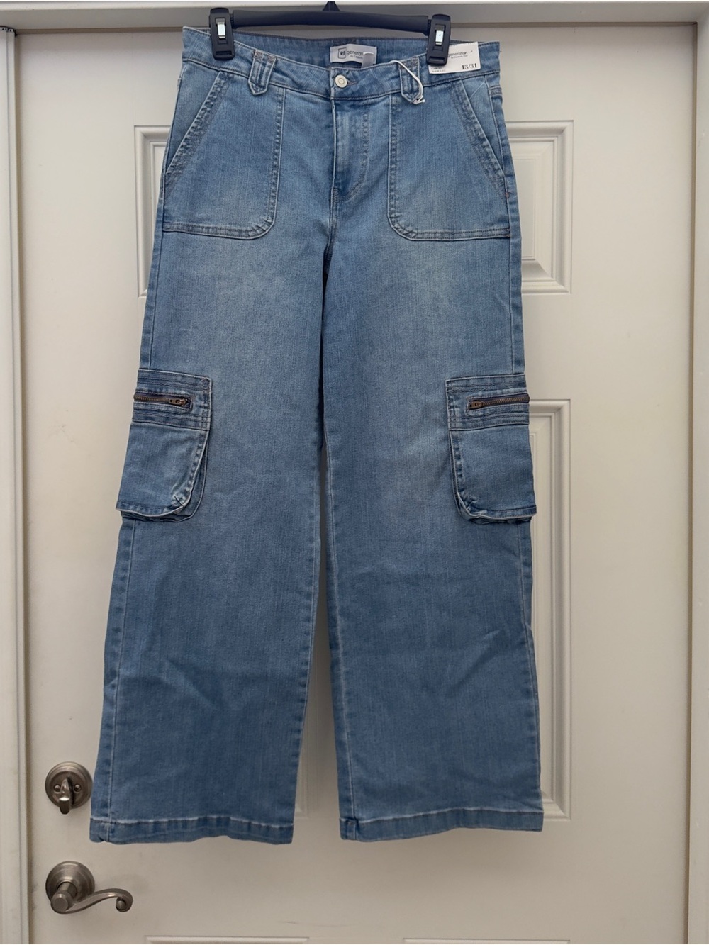 NWT ReGeneration by Celebrity Pink Wide-Cargo Women’s Jeans